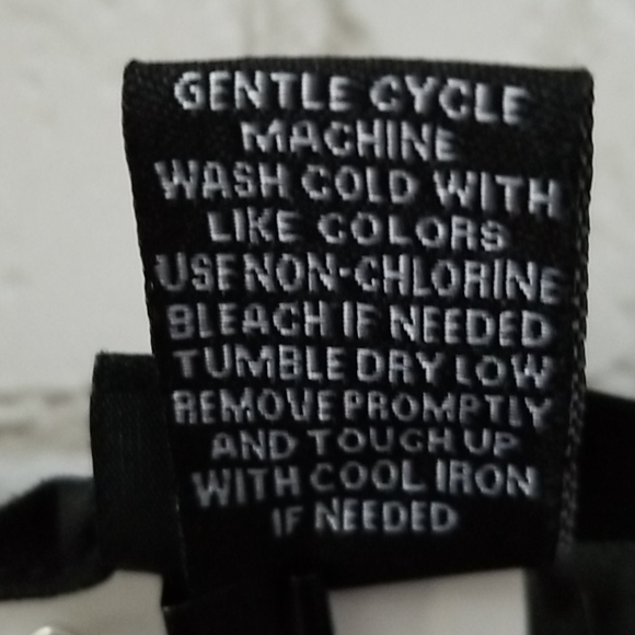 Torrid | Floral Print Chiffon Sharkbite Blouse - Picture 6 of 6